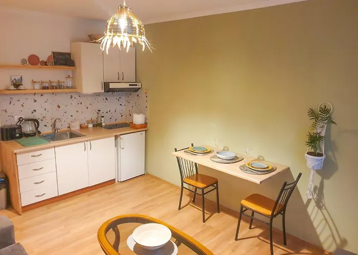 Limehouse Skanderbeg Square Center *